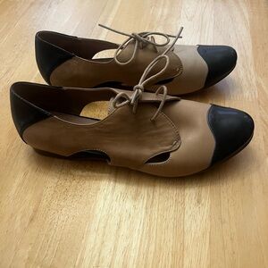 Spring Step Beige and Black Oxford Shoes
